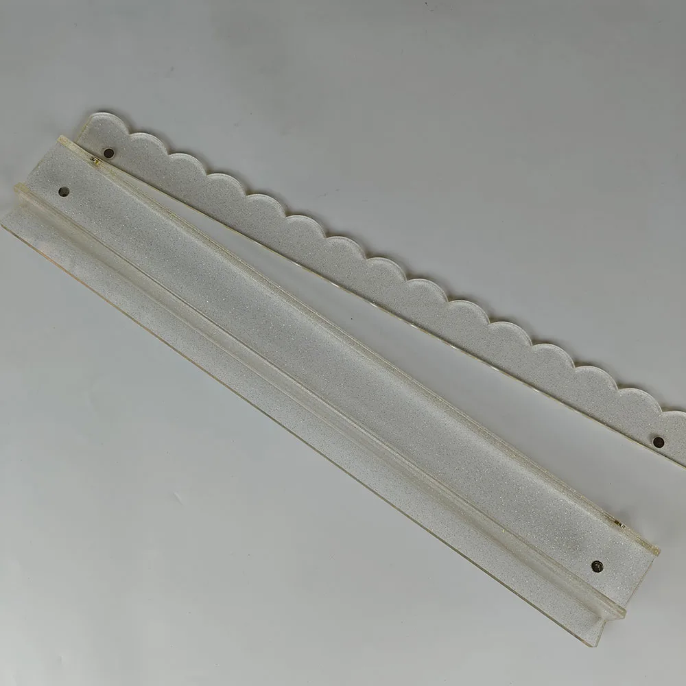 Pearl Finish Scalloped Acrylic Mahjong Racks with detail