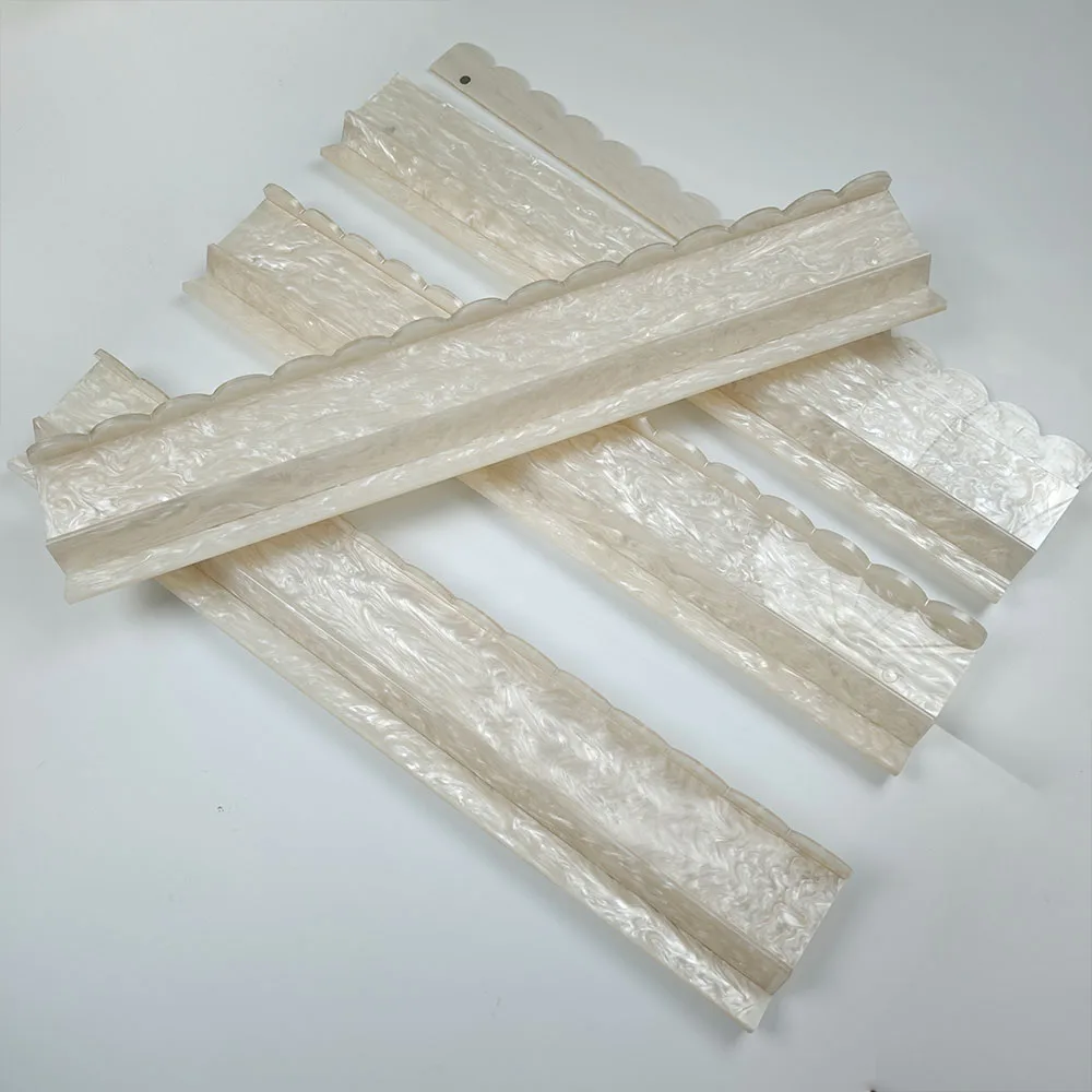 Pearl Finish Scalloped Acrylic Mahjong Racks with detail